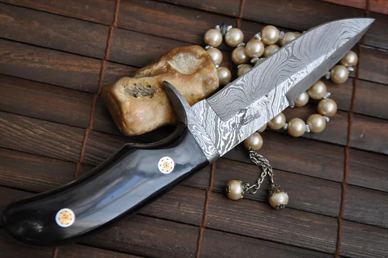 Beautiful Handmade Damascus Hunting Knife - Buffalo Horn & Mosaic Pins