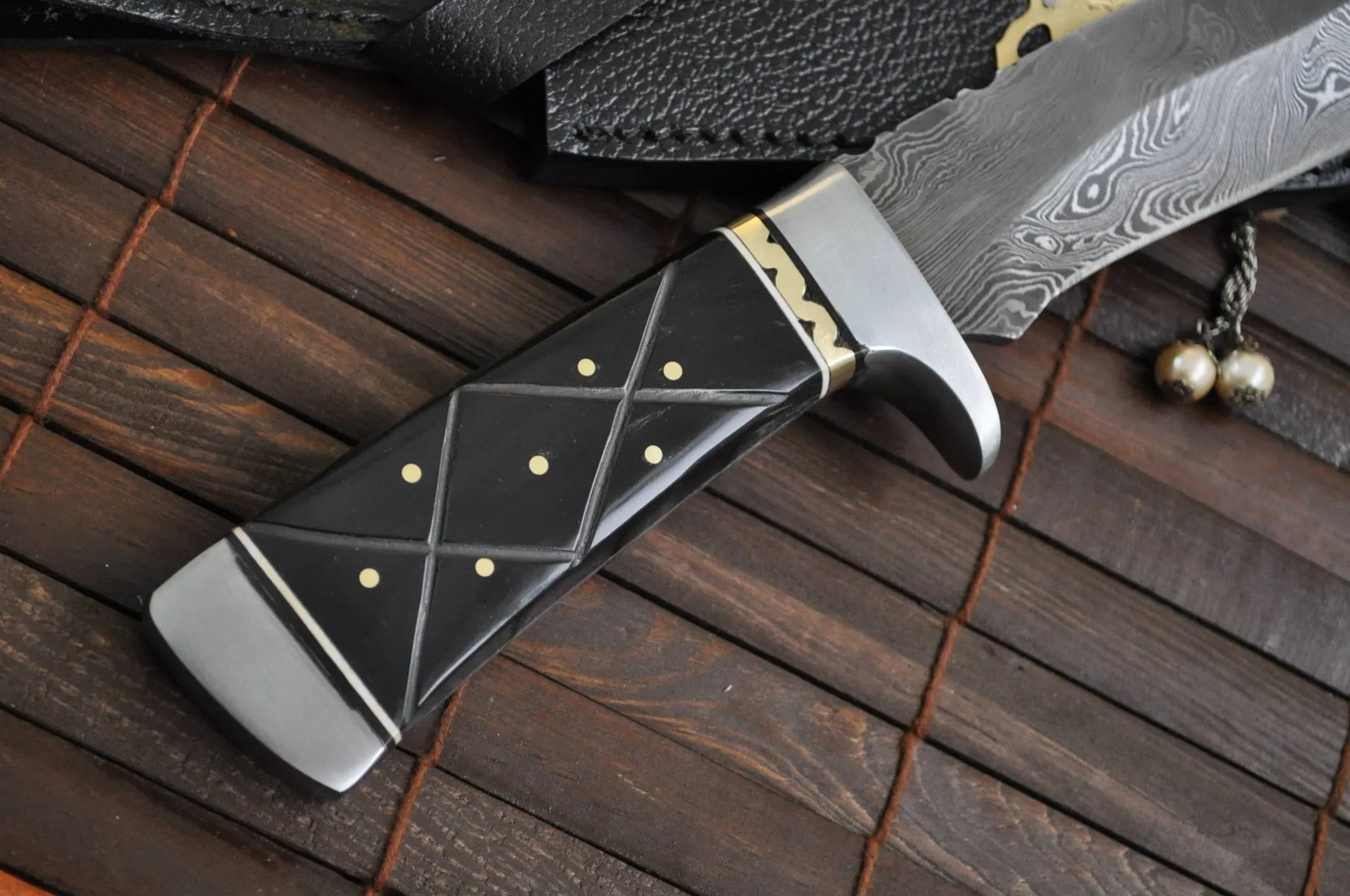 Fixed blade hunting knife with sheath damascus steel blade