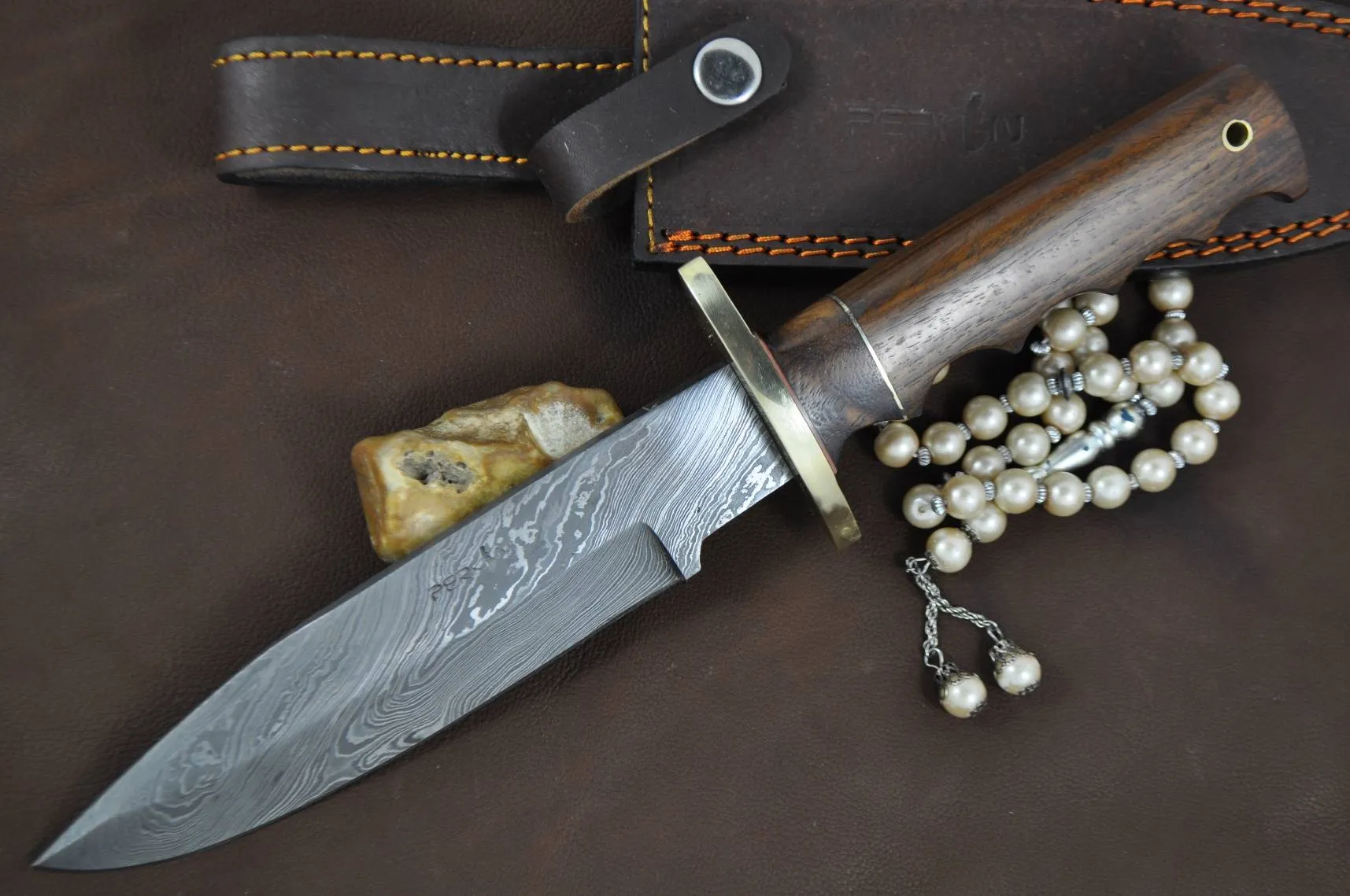 Handmade Damascus steel hunting knife fixed blade knife with sheath