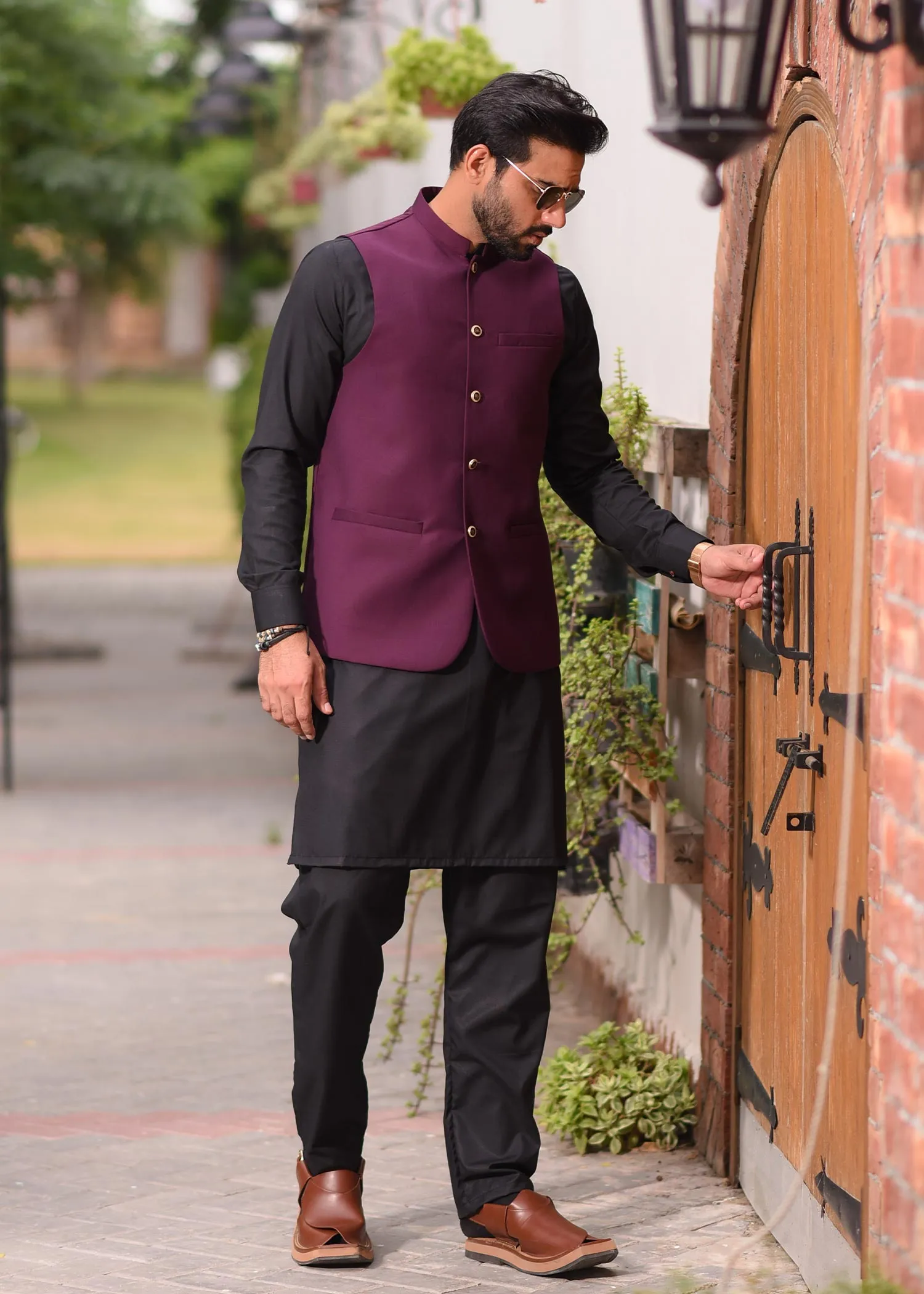 Muraqsh - Burgundy on Black - 3PC