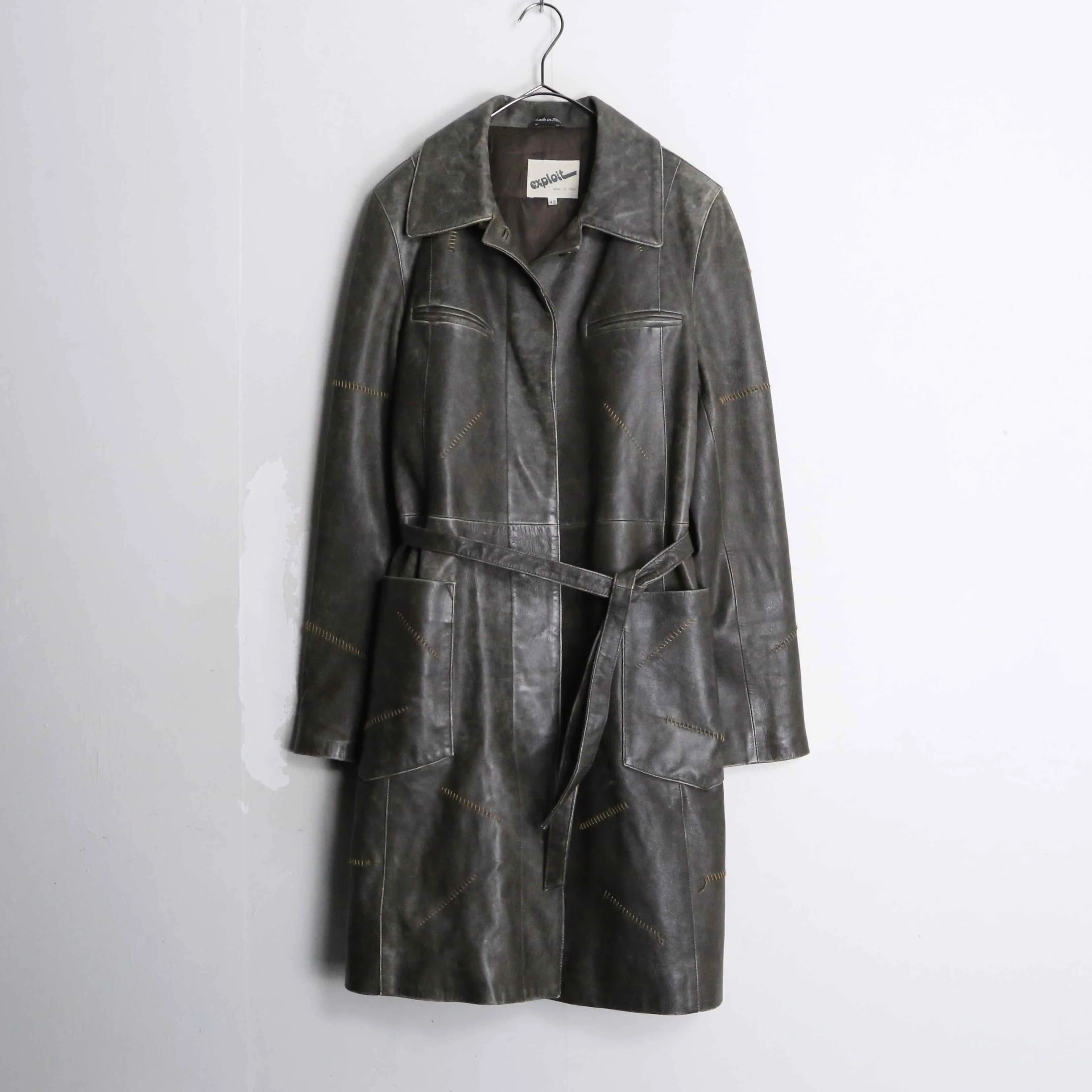 Stitch pattern fade leather black coat