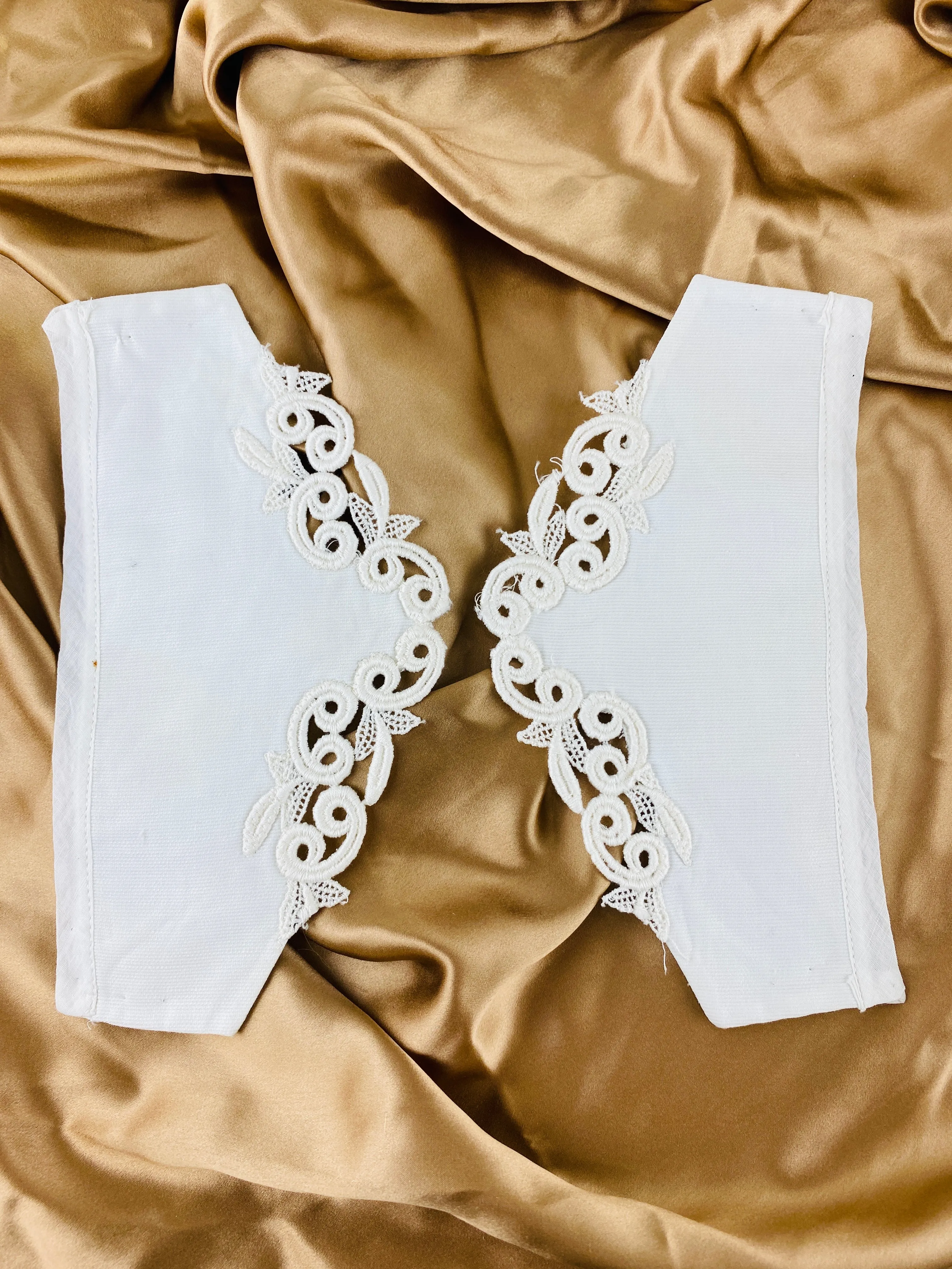 Vintage 1950s White Guipure Cotton Collar & Matching Cuffs Set, Triples